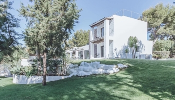 Resa Estates Ibiza can Viv tourist license sale koop grass.jpg